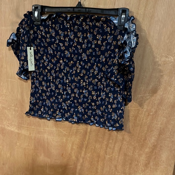 💙🌸Nwt Navy blue & floral off shoulder stretchy crop top size M - Picture 5 of 6